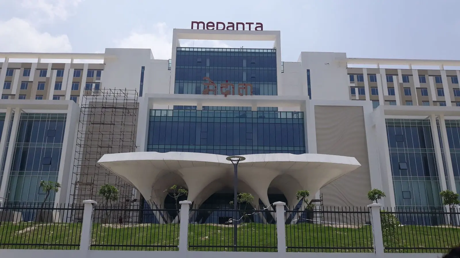 Medanta Hospital, Gurgaon - Modern healthcare facility